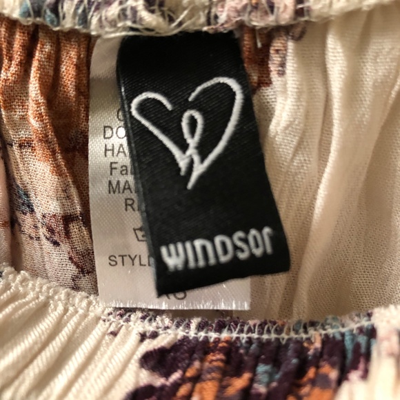 Romantic Floral Blouse - Picture 6 of 8